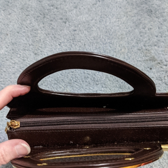 Vintage handbag 2 sides open w mirror and credit card holders. 2 inside pockets - Picture 4 of 5